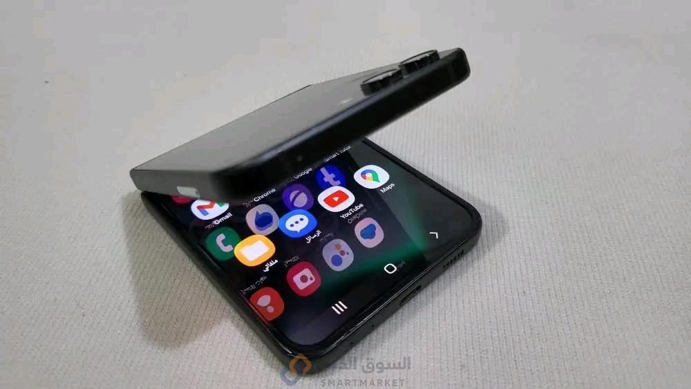 ذو شاشتان جلاكسي Z Filp 5 5G قابل للطي