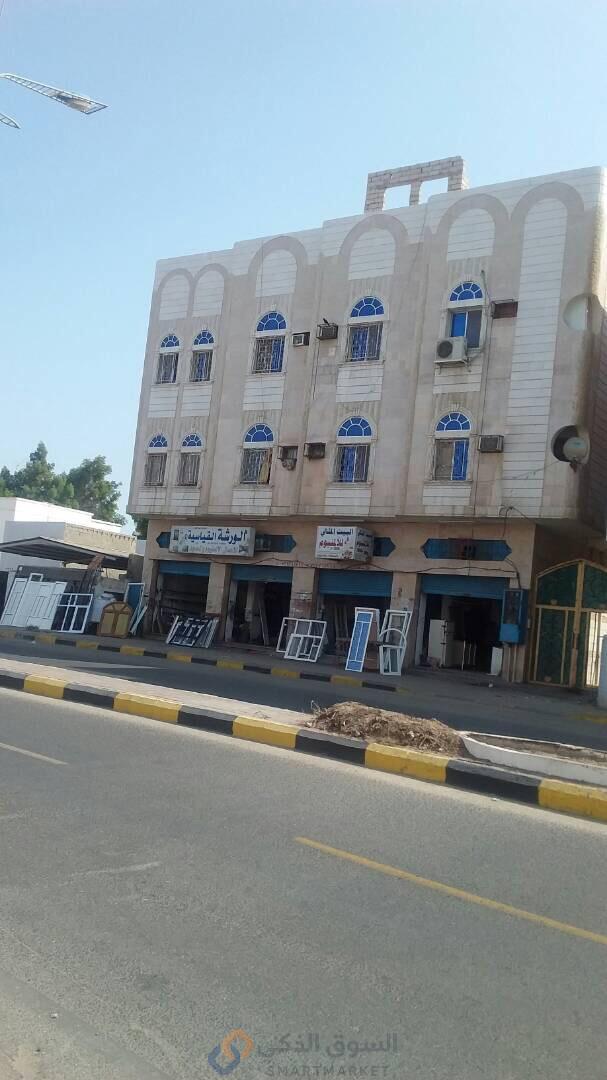 عماره سكني تجاري على الشارع العام في خور مكسر